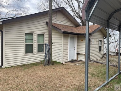 Enjoy lakeside living in this charming two-bedroom, one-bath - photo 3