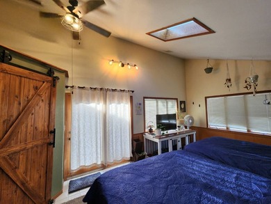 Charming home with wonderful space and many bedrooms. Main floor - photo 14