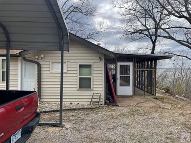 Enjoy lakeside living in this charming two-bedroom, one-bath - photo 4