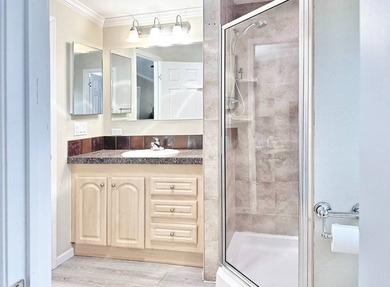 ***This gorgeously decorated FULLY FURNISHED 3 bdrm/2 ba house - photo 15