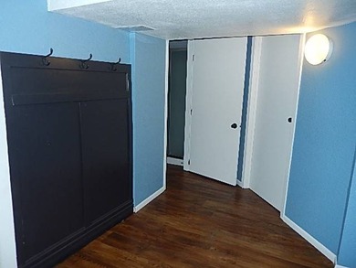 Charming home with wonderful space and many bedrooms. Main floor - photo 20