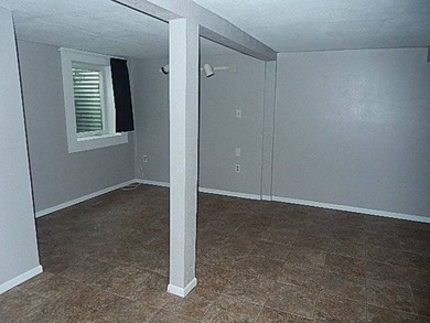 Charming home with wonderful space and many bedrooms. Main floor - photo 23