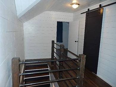 Charming home with wonderful space and many bedrooms. Main floor - photo 27