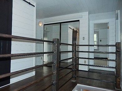 Charming home with wonderful space and many bedrooms. Main floor - photo 29
