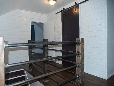 Charming home with wonderful space and many bedrooms. Main floor - photo 30