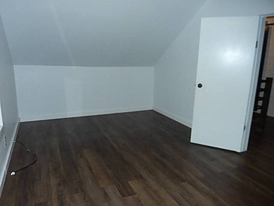 Charming home with wonderful space and many bedrooms. Main floor - photo 36