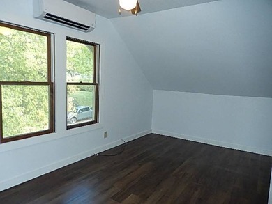 Charming home with wonderful space and many bedrooms. Main floor - photo 38