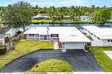 Welcome to waterfront living in the sought-after Jenada Isles - photo 2