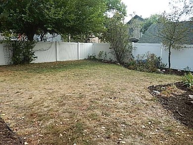 Charming home with wonderful space and many bedrooms. Main floor - photo 43