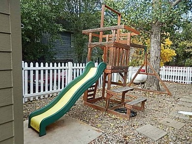Charming home with wonderful space and many bedrooms. Main floor - photo 46