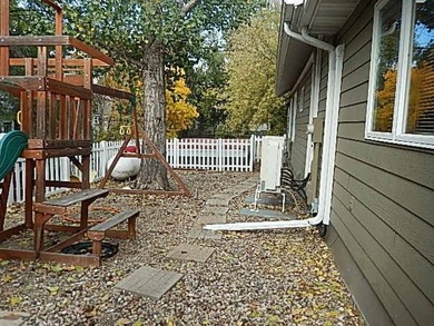Charming home with wonderful space and many bedrooms. Main floor - photo 49