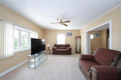Welcome to this beautiful detached two story single family - photo 3