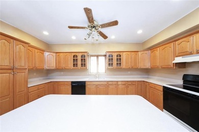 Welcome to this beautiful detached two story single family - photo 6