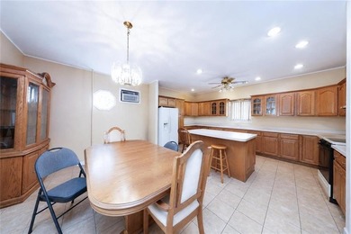 Welcome to this beautiful detached two story single family - photo 7