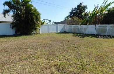 3 bedroom, 2 bath home with split bedroom plan, rear screened - photo 9