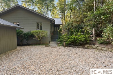 Welcome to 18 Horsepasture River Court, a charming 3-bedroom - photo 3