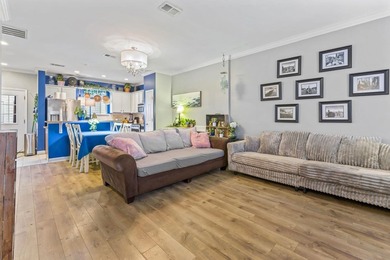 This beautiful townhome sits in the heart of Myrtle Beach, just - photo 4