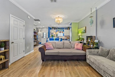 This beautiful townhome sits in the heart of Myrtle Beach, just - photo 5