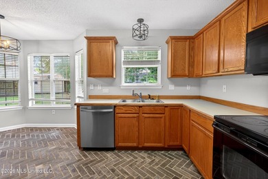 Cozy Home located on a sizable corner lot of Orange Grove in - photo 11