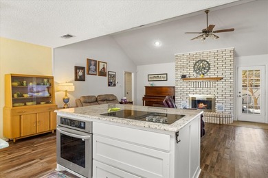 Half an acre, minutes from the square, FOUR car garage, flex - photo 11