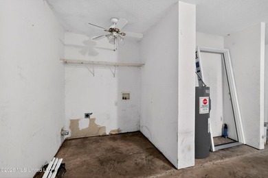 Cozy Home located on a sizable corner lot of Orange Grove in - photo 21