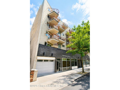 Welcome to this beautifully maintained 2-bedroom - photo 1