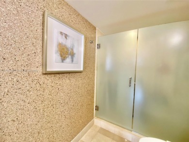 Beautifully corner unit, largest line in the 3/3 units. Done