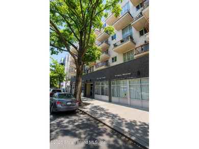 Welcome to this beautifully maintained 2-bedroom - photo 2