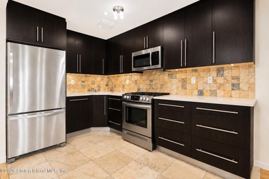 Welcome to this beautifully maintained 2-bedroom - photo 4