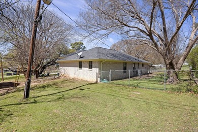 Half an acre, minutes from the square, FOUR car garage, flex - photo 25