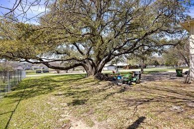 Half an acre, minutes from the square, FOUR car garage, flex - photo 27