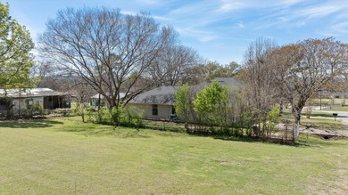 Half an acre, minutes from the square, FOUR car garage, flex - photo 32