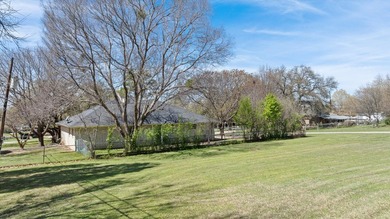 Half an acre, minutes from the square, FOUR car garage, flex - photo 33
