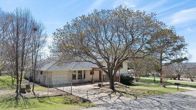Half an acre, minutes from the square, FOUR car garage, flex - photo 35