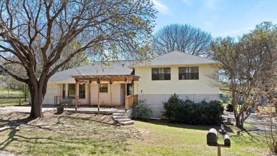 Half an acre, minutes from the square, FOUR car garage, flex - photo 36