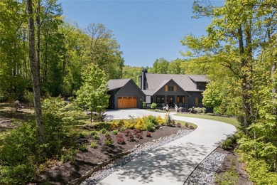 Discover refined mountain living in the heart of Chinquapin, a - photo 8