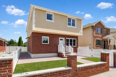 Extensively upgraded two-family detached house in the heart of - photo 3