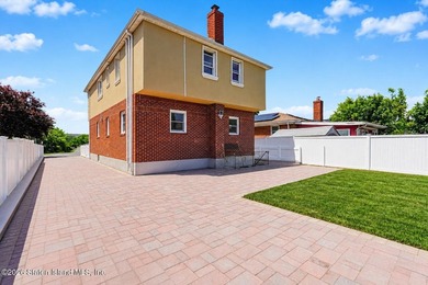 Extensively upgraded two-family detached house in the heart of - photo 4