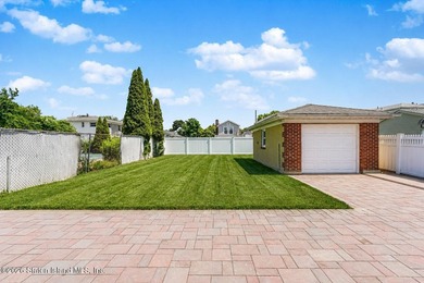 Extensively upgraded two-family detached house in the heart of - photo 6