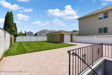 Extensively upgraded two-family detached house in the heart of - photo 7