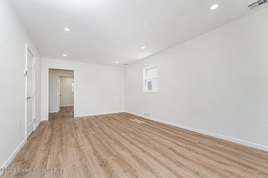 Extensively upgraded two-family detached house in the heart of - photo 10
