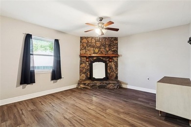 RARE FIND! Situated on a quiet dead-end road, this spacious 5 - photo 11