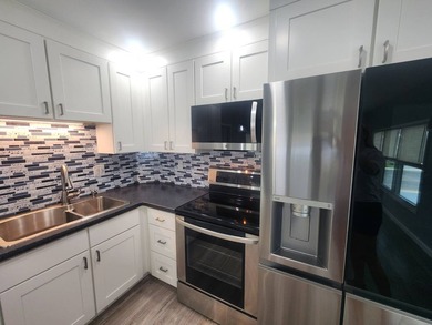 Welcome to this fully remodeled manufactured home in a wonderful - photo 6