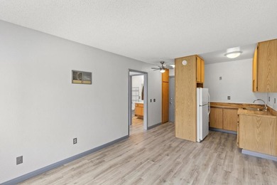 Cute condo in over age 55 complex with no age restriction on - photo 2