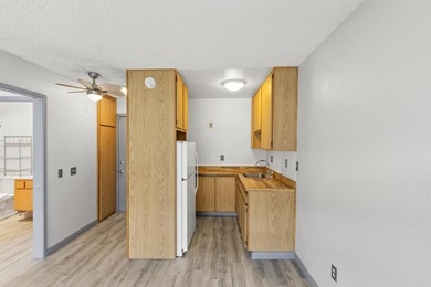 Cute condo in over age 55 complex with no age restriction on - photo 3