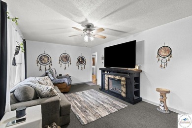 This well-cared-for 4 bedroom, 2 bathroom Warsaw home sits on a - photo 5