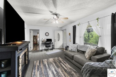This well-cared-for 4 bedroom, 2 bathroom Warsaw home sits on a - photo 7