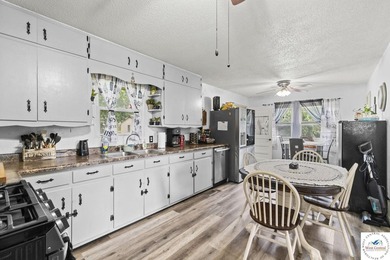 This well-cared-for 4 bedroom, 2 bathroom Warsaw home sits on a - photo 9