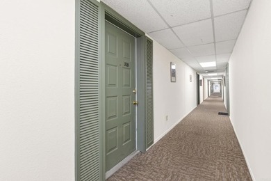 Cute condo in over age 55 complex with no age restriction on - photo 10