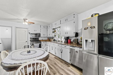 This well-cared-for 4 bedroom, 2 bathroom Warsaw home sits on a - photo 10